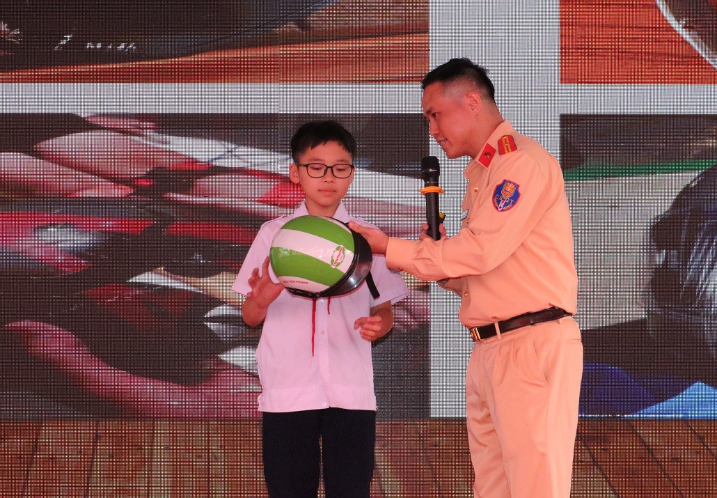 Lan tỏa chương trình “Giao thông xanh - Hành trình an toàn - Vững vàng tiên phong” tới hơn 1.200 học sinh Trường THCS Tân Tiến (phường An Dương)